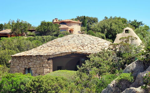 Roccia di Volpe: Propriété, Paysage Naturel, Maison, Village, Zone Rurale, Toit, Communauté Des Plantes, Domicile, Bâtiment, Roche