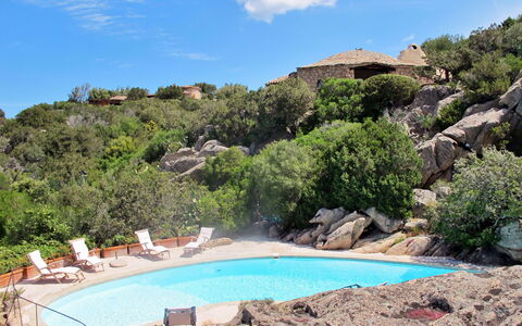 Roccia di Volpe: Piscine, Propriété, Paysage Naturel, Région Sauvage, Vacances, Ciel, Montagne, Été, Tourisme, Immobilier