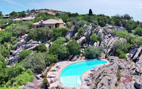 Roccia di Volpe: Propriété, Piscine, Botanique, Tourisme, Vacances, Roche, Arbre, Baie, Côte, Immobilier