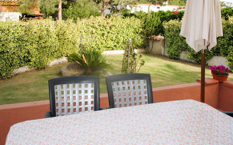 Bini (Rei210): Propriété, Meubles, Pièce, Immobilier, Nappe De Table, Herbe, Design Intérieur, Linge, Arbre, Textile