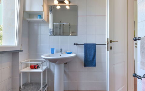 Wendy: Miroir, Robinet, Évier, Luminaire Plomberie, Propriété, Lavabo, Salle De Bains, Violet, Design Intérieur