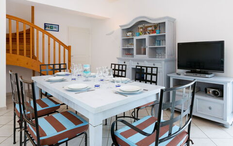 Saint Jean de Monts 641: Pièce, Meubles, Propriété, Salle À Manger, Table, Design Intérieur, Bâtiment, Maison, Domicile, Chaise