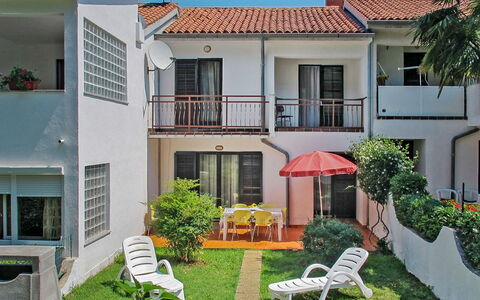 Poreč 647: Plante, Bâtiment, Fenêtre, Propriété, Ciel, Vert, Maison, Lot Terre, Quartier, Zone Résidentielle