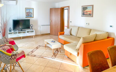 Čančar: Meubles, Design Intérieur, Sol, Canapé, Sol, Salon, Pièce, Table, Bois, Plafond