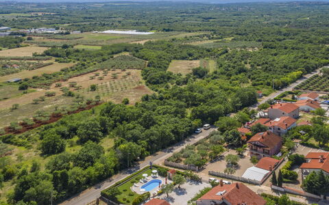 Poreč Kaštelir 655: Photographie Aérienne, Vue Du Ciel, Zone Résidentielle, Végétation, Banlieue, Paysage Naturel, Propriété, Zone Urbaine, Établissements Humains, La Photographie