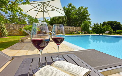 Poreč Kaštelir 656: Ciel, Propriété, L'Eau, Arbre, Vert, Piscine, Ombre, Mobilier De Jardin, Plante, Design Intérieur