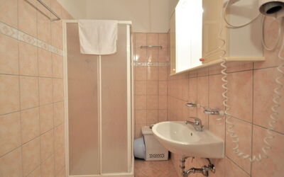 Logement:&nbsp;Zwei Rosen (Pul552) 701.3