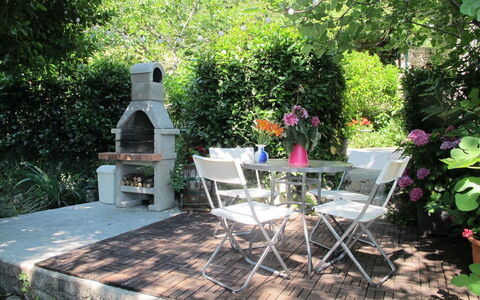 Mošćenička Draga 619: Jardin, Cour, Arrière-Cour, Propriété, Patio, Maison, Botanique, Aménagement Paysager, Arbre, Domicile