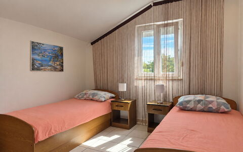 Krk Krk 669: Design Intérieur, Meubles, Lit, Sol, Chambre, Sol, Bois, Pièce, Plafond, Textile