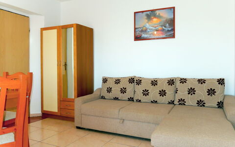 Krk Krk 669: Meubles, Pièce, Propriété, Design Intérieur, Sol, Canapé, Table, Mur, Immobilier, Bâtiment