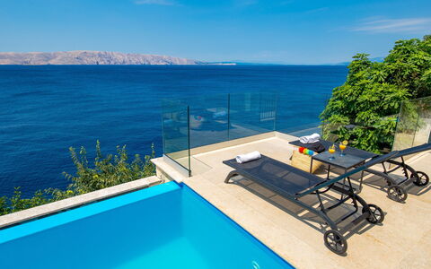 Senj 629: L'Eau, Ciel, Propriété, Nuage, Bâtiment, Bleu, Bleu Azur, Mobilier De Jardin, Station Balnéaire, Piscine