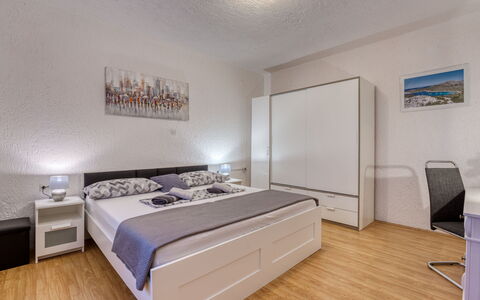 Senj 631: Lit, Chambre, Design Intérieur, Meubles, Pièce, Literie, Sol, Drap De Lit, Sol, Plafond