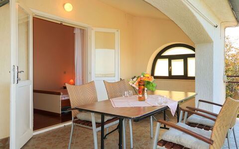 Senj 631: Table, Meubles, Propriété, Canapé, Bois, Chaise, Plante, Design Intérieur, Orange, Plante D'Appartement