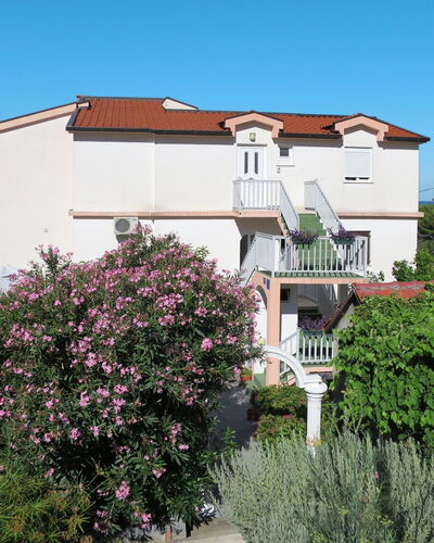 Makarska 656: Propriété, Maison, Zone Résidentielle, Bâtiment, Immobilier, Architecture, Quartier, Appartement, Villa, Arbre
