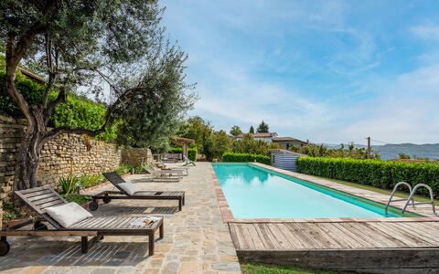 Cortemilia 602: Plante, L'Eau, Ciel, Propriété, Nuage, Piscine, Arbre, Mobilier De Jardin, Herbe, Arecales