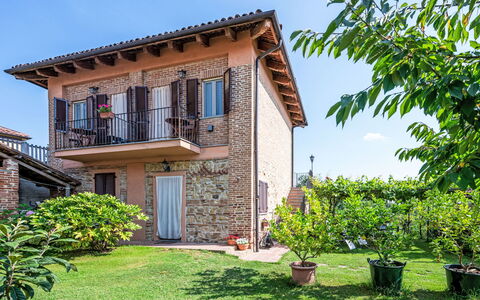 Cortazzone 603: Plante, Bâtiment, Ciel, Fenêtre, Bleu Azur, Maison, Lot Terre, Arbre, Herbe, Chalet