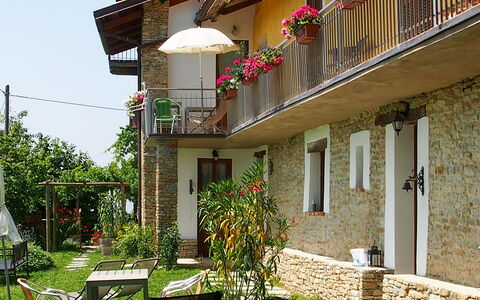 Murazzano 606: Propriété, Bâtiment, Maison, Immobilier, Cour, Balcon, Domicile, Architecture, Zone Résidentielle, Cour