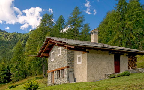 Casot Pra Viei: Nuage, Ciel, Plante, Bâtiment, Propriété, Fenêtre, Arbre, Paysage Naturel, Maison, Lot Terre