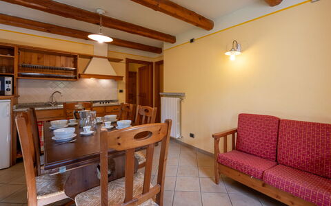 Sampeyre 602: Meubles, Table, Bois, Éclairage, Architecture, Sol, Sol, Dur, Salon, Immobilier