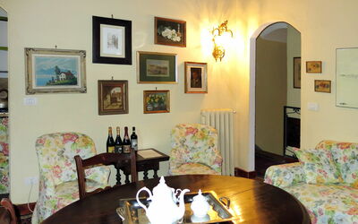 Tortora (Act101) 604.2: Pièce, Propriété, Design Intérieur, Salon, Meubles, Maison, Mur, Jaune, Bâtiment, Domicile