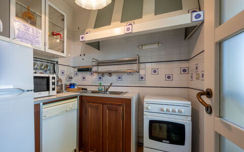 San Damiano D'Asti 603: Cabinetry, Meubles, Comptoir, Appareil De Cuisine, Électroménager, Design Intérieur, Cuisinière, Bois, Bâtiment, Cuisine