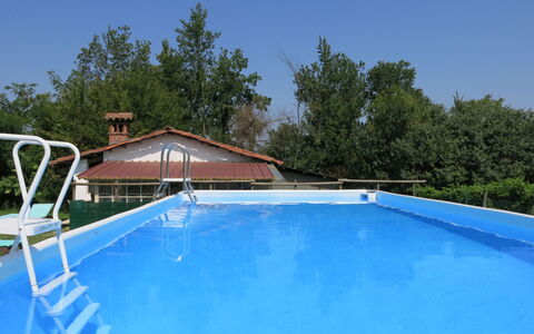 San Damiano D'Asti 603: L'Eau, Ciel, Piscine, Ombre, Bâtiment, Arbre, Rectangle, Maison, Bois, Composite