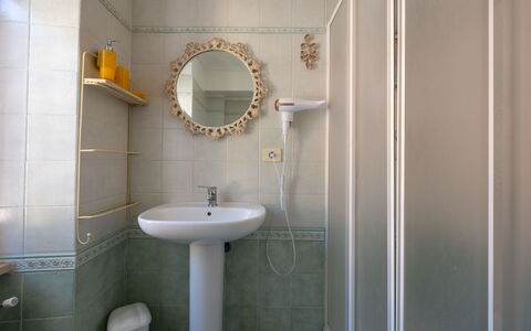 Cossombrato 607: Lavabo, Mur, Salle De Bains, Luminaire Plomberie, Design Intérieur, Sol, Sol, Évier, Plomberie, Robinet