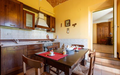 Grappolo + Margherita 607.5: Meubles, Design Intérieur, Sol, Sol, Bois, Plafond, Cabinetry, Cuisine, Pièce, Table