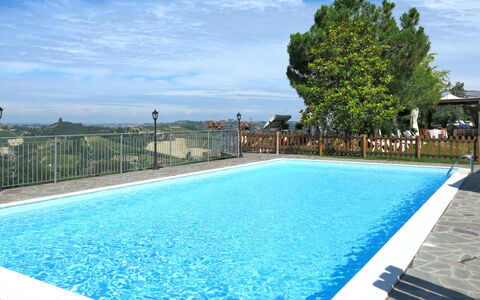 Vinchio 604: L'Eau, Nuage, Ciel, Propriété, Plante, Piscine, Bâtiment, Bleu Azur, Rectangle, Ombre