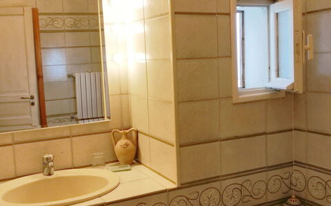 San Lorenzo al Mare 625: Salle De Bains, Propriété, Pièce, Tuile, Armoire De Toilette, Design Intérieur, Évier, Accessoire Salle De Bain, Éclairage, Sol