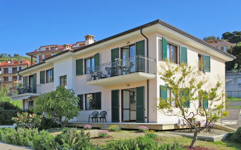 Cielsereno (Slr246): Ciel, Plante, Bâtiment, Propriété, Fenêtre, Arbre, Maison, Porte, Lot Terre