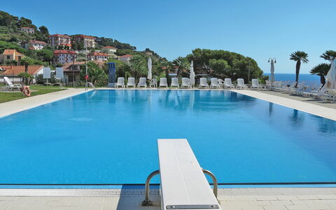 San Lorenzo al Mare 638: L'Eau, Ciel, Propriété, Piscine, Bleu Azur, Mobilier De Jardin, Plante, Arbre, Balancelle, Loisir