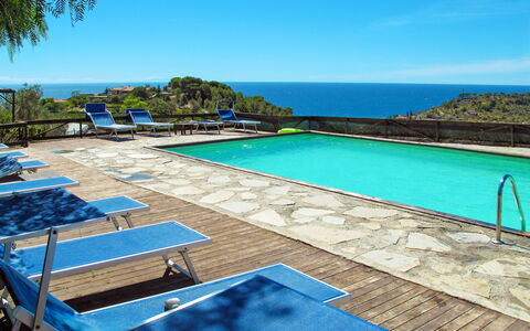 San Lorenzo al Mare 639: Piscine, Propriété, Recours, Bleu Azur, Ciel, Vacances, Immobilier, Turquoise, Maison, Biens