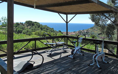San Lorenzo al Mare 639: Propriété, Plante, Ciel, Porche, Arbre, Ombre, Bois, Architecture, Montagne, Mobilier De Jardin