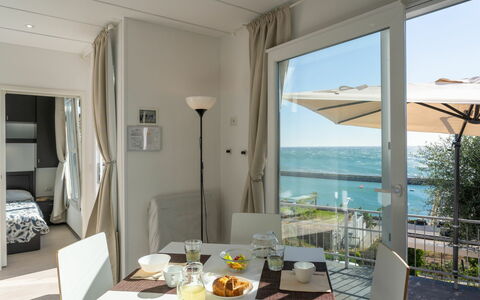 San Lorenzo al Mare 640: Pièce, Propriété, Design Intérieur, Bâtiment, Maison, Meubles, Table, Domicile, Immobilier, Salon