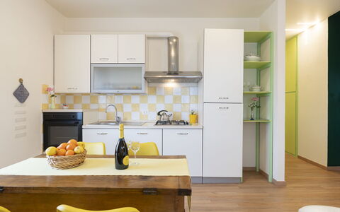 Imperia 634: Cabinetry, Meubles, Propriété, Comptoir, Table, Électroménager, Appareil De Cuisine, Cuisine, Chaise, Bois