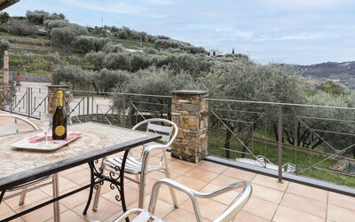 Imperia 634: L'Eau, Ciel, Propriété, Plante, Bleu Azur, Piscine, Arbre, Loisir, Ombre, Bâtiment
