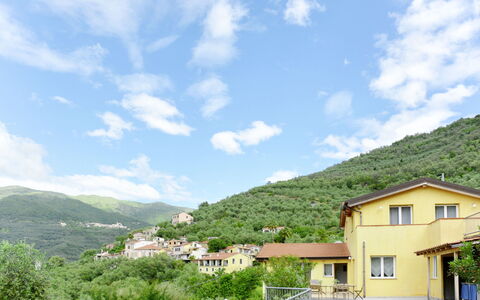 Molini di Prelà 623: Nuage, Ciel, Bâtiment, Plante, Montagne, Écorégion, Fenêtre, Vert, Bleu Azur, Paysage Naturel