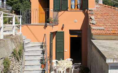 Vendone 605: Bâtiment, Propriété, Fenêtre, Plante, Porte, Bleu Azur, Bois, Orange, Surface De La Route, Maison