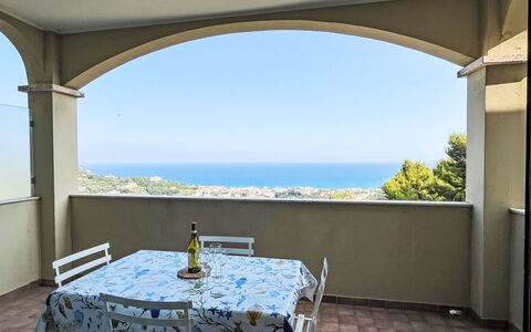 Pietra Ligure 612: Sol, Sol, Mer, Plafond, Chaise, Ombre, Recours, Balcon, Eco Hôtel, Table Cuisine Et Salle A Manger