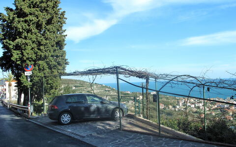 Pietra Ligure 612: Nuage, Ciel, Roue, Plante, Véhicule, Voiture, Véhicule À Moteur, Pneu Automobile