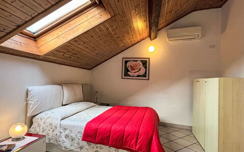 Gallesio (Flg213): Design Intérieur, Bois, Chambre, Sol, Plafond, Lit, Meubles, Pièce, Sol, Domicile