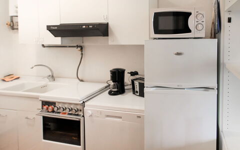 Lo Scoiattolo: Cabinetry, Propriété, Appareil De Cuisine, Evier, Produit, Électroménager, Cooktop, Cuisinière, Cuisine, Design Intérieur