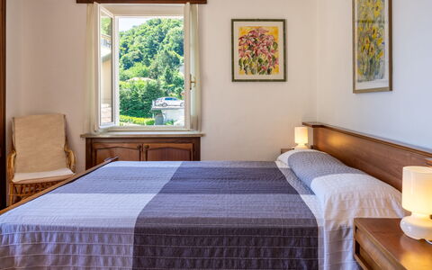 Al Lago: Chambre, Meubles, Pièce, Lit, Propriété, Cadre De Lit, Drap De Lit, Design Intérieur, Bâtiment, Mur
