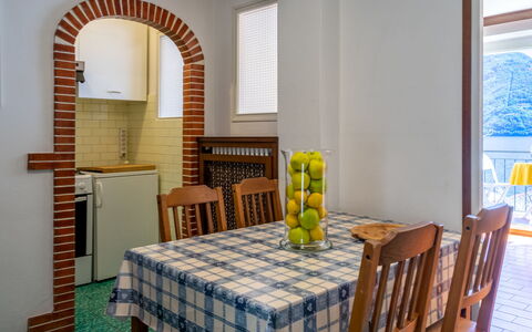 Al Lago: Pièce, Propriété, Meubles, Salle À Manger, Design Intérieur, Table, Architecture, Bâtiment, Mur, Sol