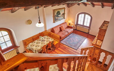 Villa Bellavista 652.2: Canapé, Meubles, Fenêtre, Bâtiment, Cadre, Bois, Salon, Design Intérieur, Sol, Maison