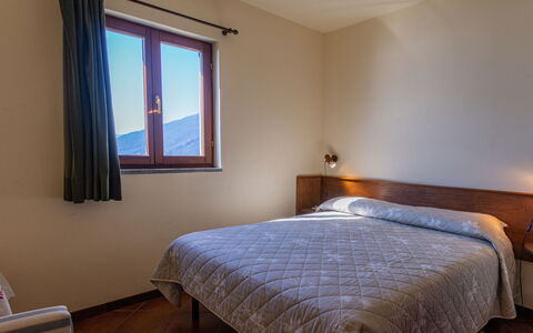 Gravedona 720: Chambre, Lit, Meubles, Pièce, Drap De Lit, Sol, Propriété, Matelas, Literie, Cadre De Lit