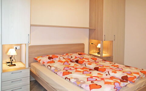 Gravedona 721: Chambre, Lit, Drap De Lit, Meubles, Pièce, Cadre De Lit, Matelas, Propriété, Orange, Design Intérieur