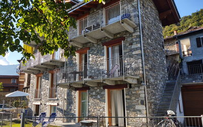 Gravedona 721: Ciel, Plante, Bâtiment, Propriété, Fenêtre, Arbre, Pente, Lot Terre, Maison, Design Urbain