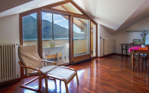 La Becca: Pièce, Propriété, Sol, Bâtiment, Parquet, Dur, Meubles, Maison, Revêtement De Sol Stratifié, Design Intérieur